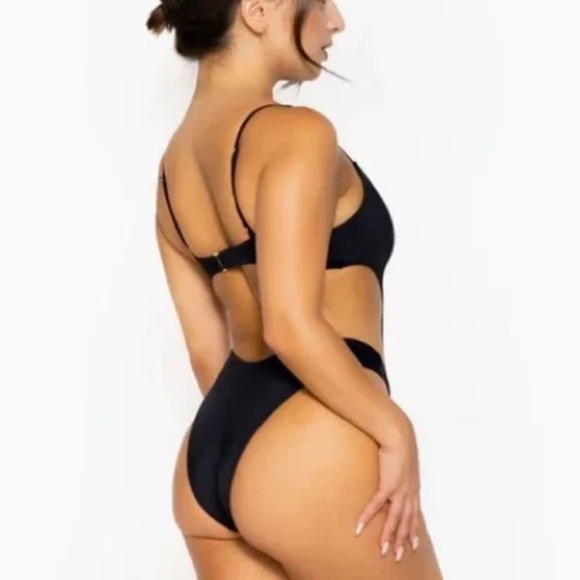 437 The Naomi One Piece - BLACK - Picture 2 of 3